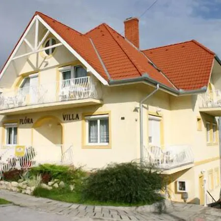 Flora Apartment *